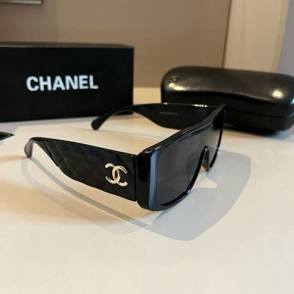 CHANEL Matelasse Sunglasses Black - Picture 2 of 8